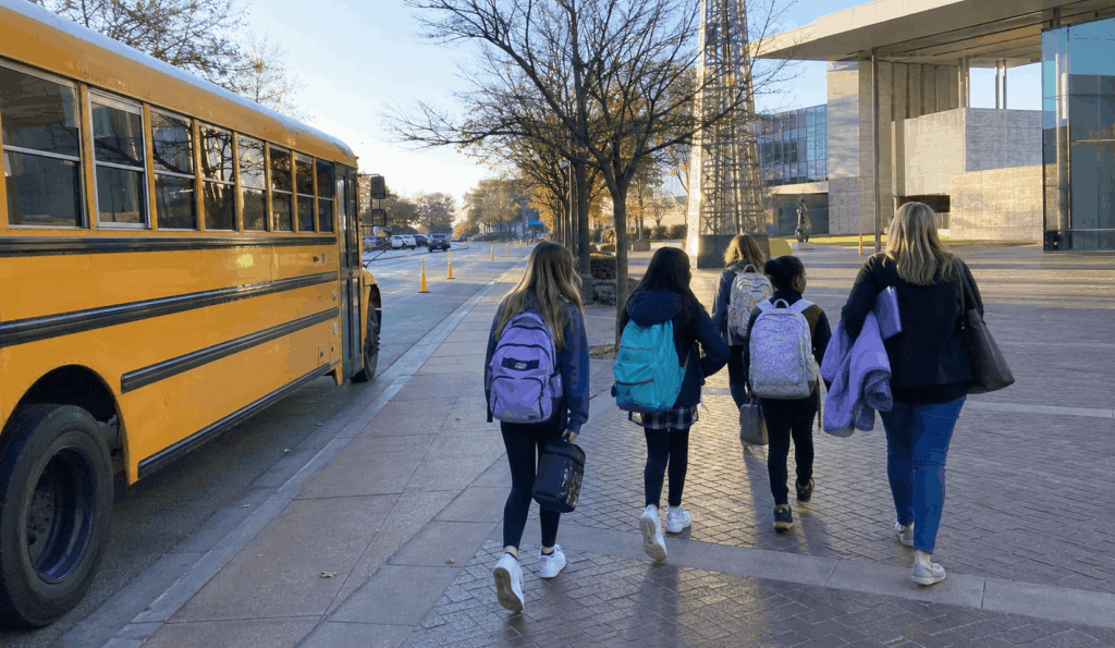 school field trip bus dropping off students near museums in the fort worth cultural district